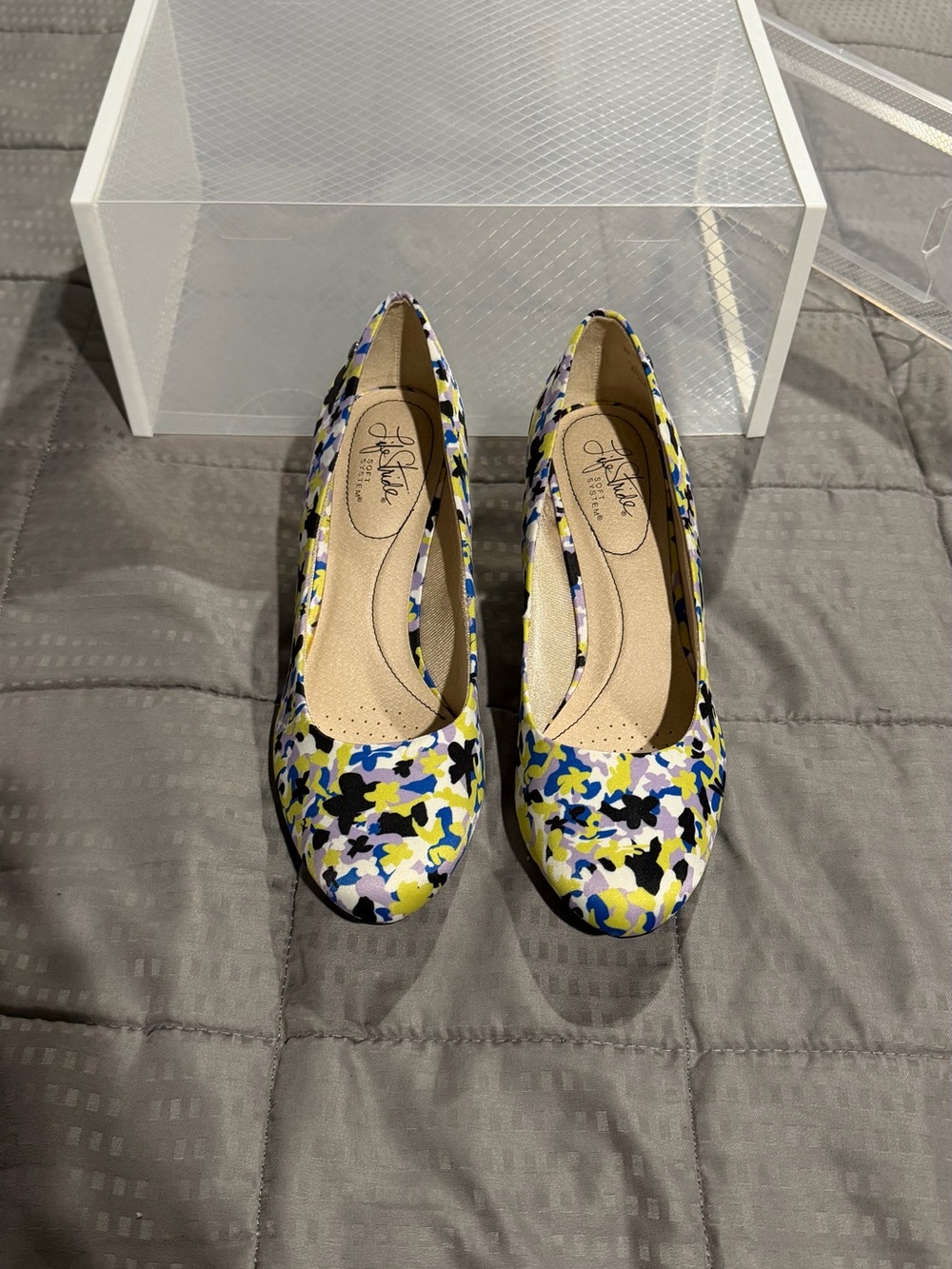 Life Stride Floral Print Round-Toe Pumps in Blue, Yellow & Black
